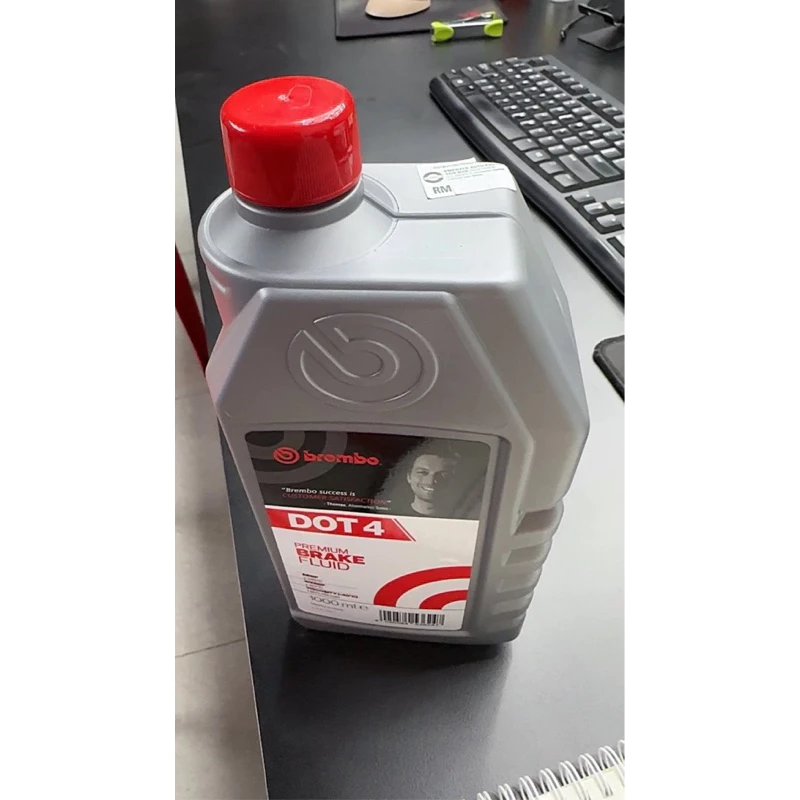 Brembo Premium Brake Fluid DOT 4 (1L) (L04010) - Image 3